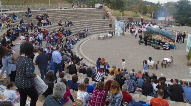 «ΑΕΡΑ ΠΑΤΕΡΑ» ΜΕ ΛΕΦΤΑ ΤΩΝ ΧΙΩΤΩΝ ΚΑΙ ΤΑ… ΟΠΙΣΘΙΑ ΤΗΣ ΓΙΟΥΣΕΦ