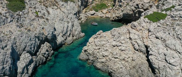 ΤΟ ΚΛΕΦΤΟΛΙΜΑΝΟ ΤΩΝ ΠΕΙΡΑΤΩΝ ΔΙΠΛΑ ΣΤΟΝ ΕΜΠΟΡΕΙΟ (VIDEO)